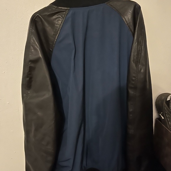 Danier leather jacket - Picture 2 of 4